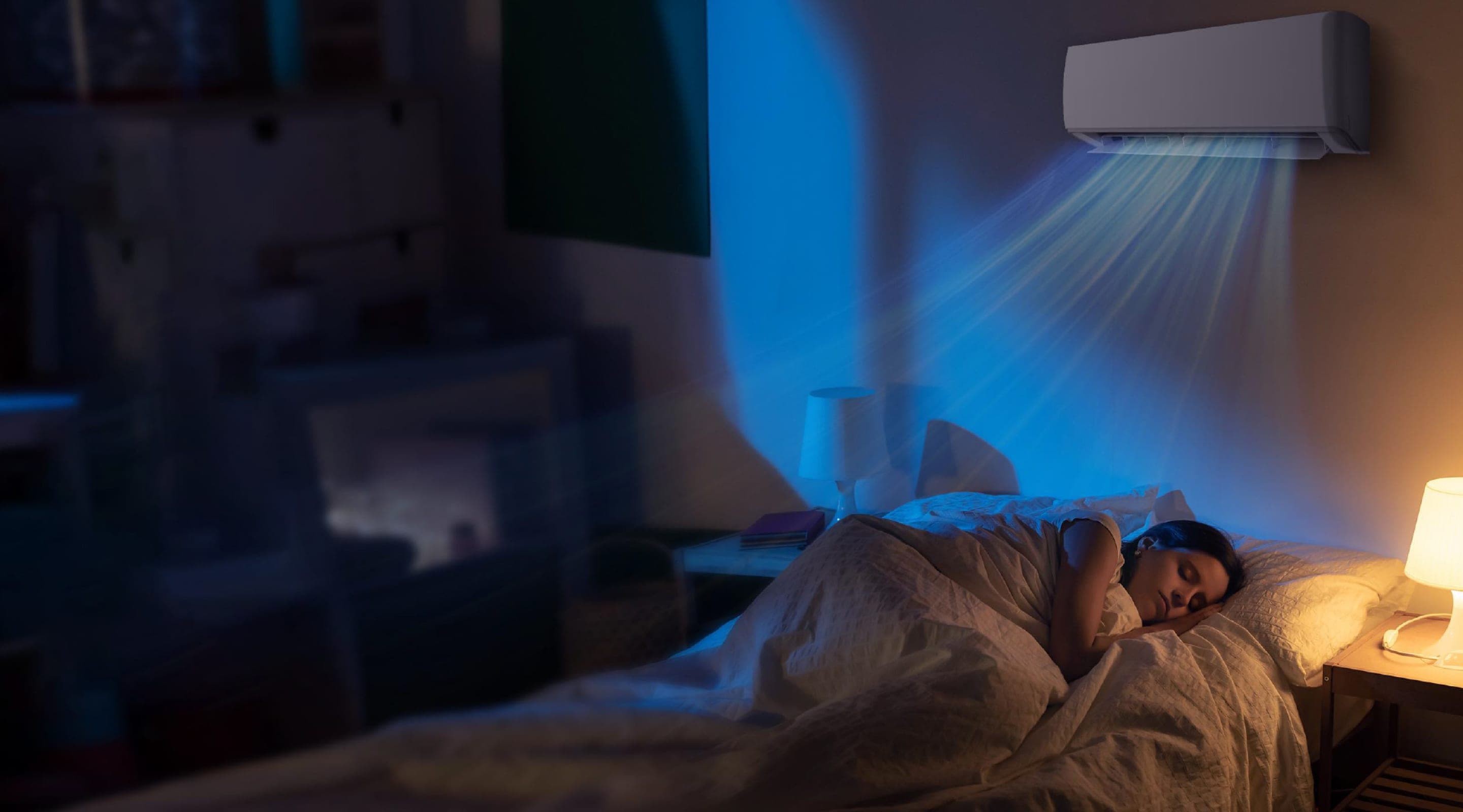 Schlafzimmer bei Nacht — Inneneinheit kühlt leise, Person schläft